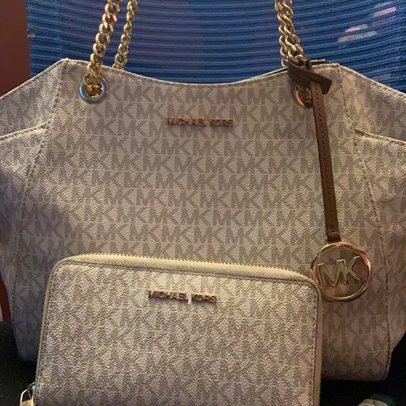 Michael kors jet set purse with matching wallet - Picture 2 of 3